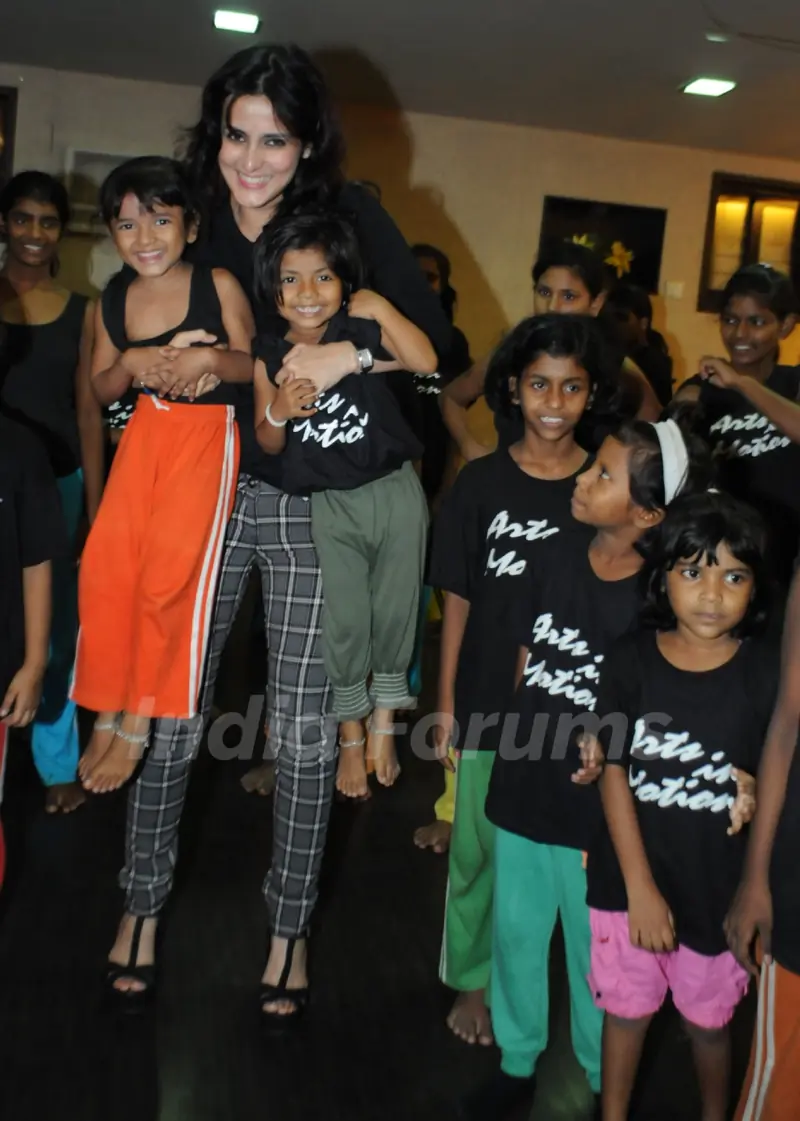 Tulip Joshi at Aanchal Gupta's Arts In Motion Studio for Rehearsals with Kids