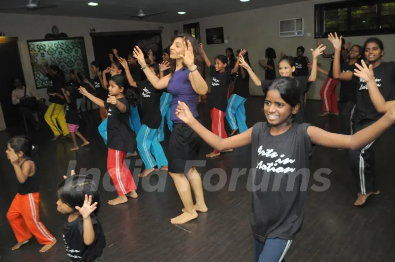 Tulip Joshi at Aanchal Gupta's Arts In Motion Studio for Rehearsals with Kids