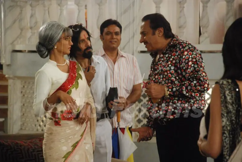 Rati Pandey as Dadi Kapoor