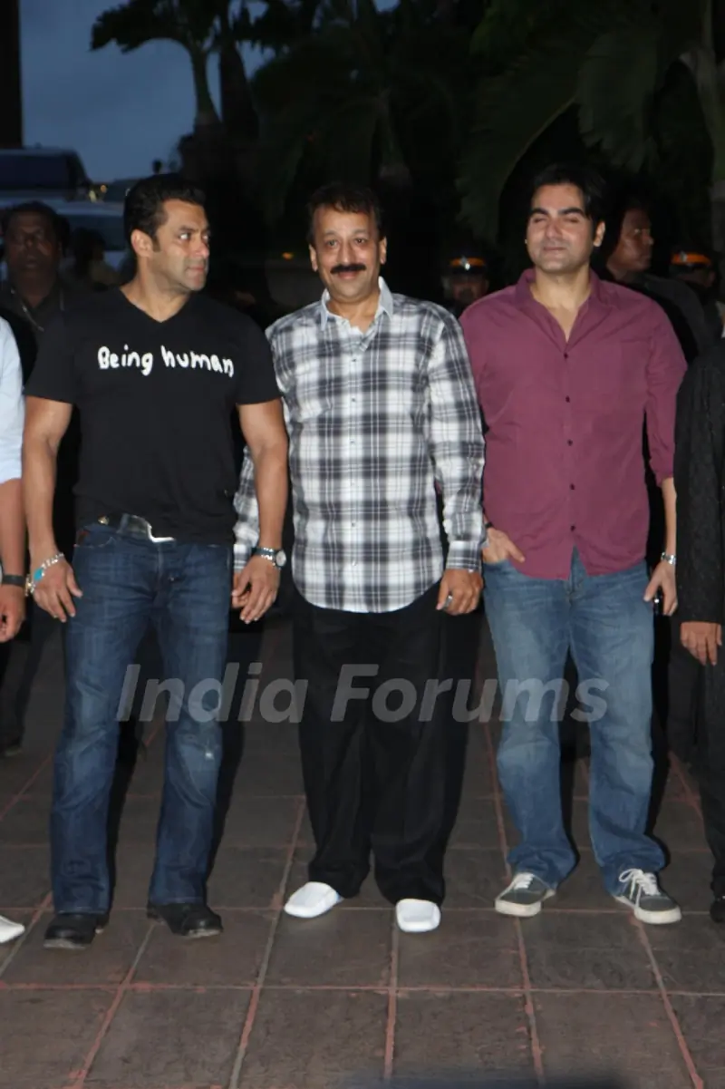Salman and Sanjay Dutt at Baba Siddique's Iftar Party