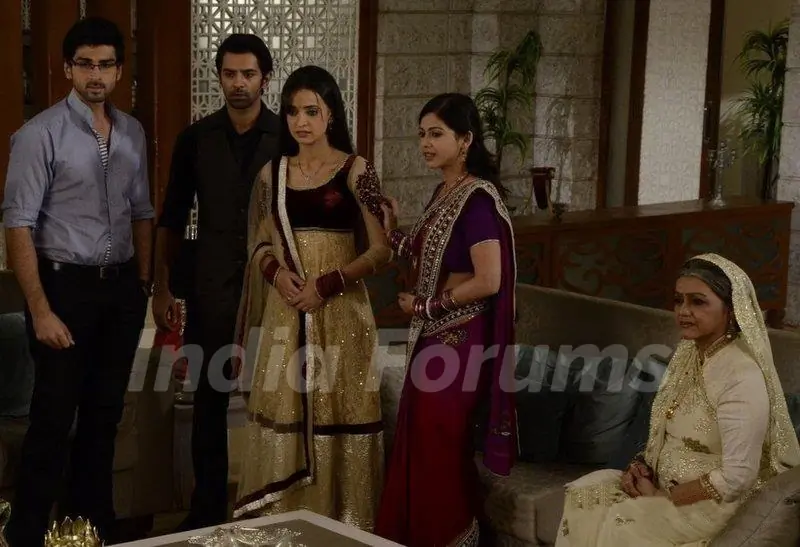 Iss Pyaar Ko Kya Naam Doon still
