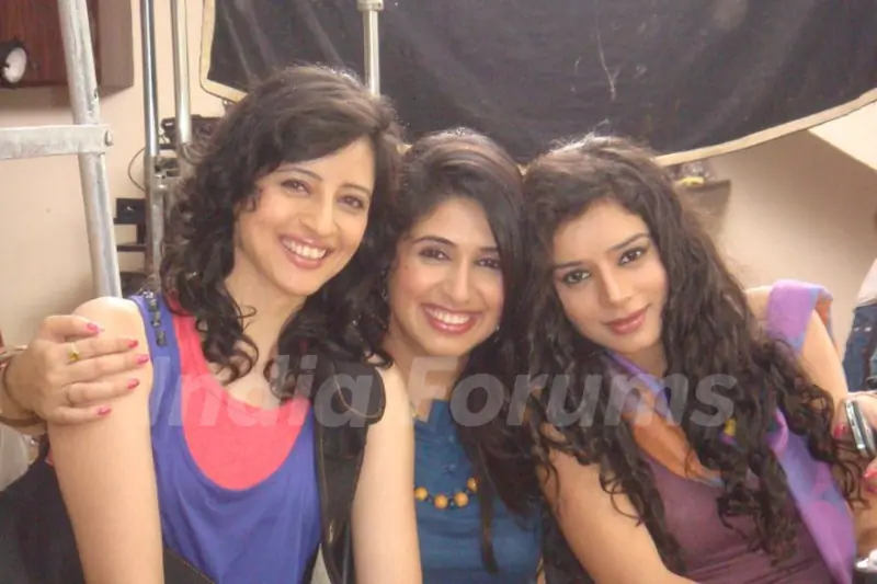 Sukirti, Vahbbiz and Priya