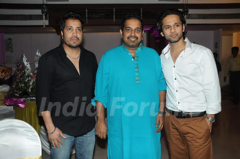 Mika Singh and Shankar Mahadevan at Suresh Wadkar's Birthday Bash