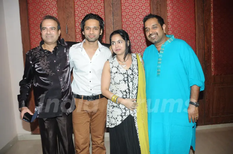 Shankar Mahadevan at Suresh Wadkar's Birthday Bash