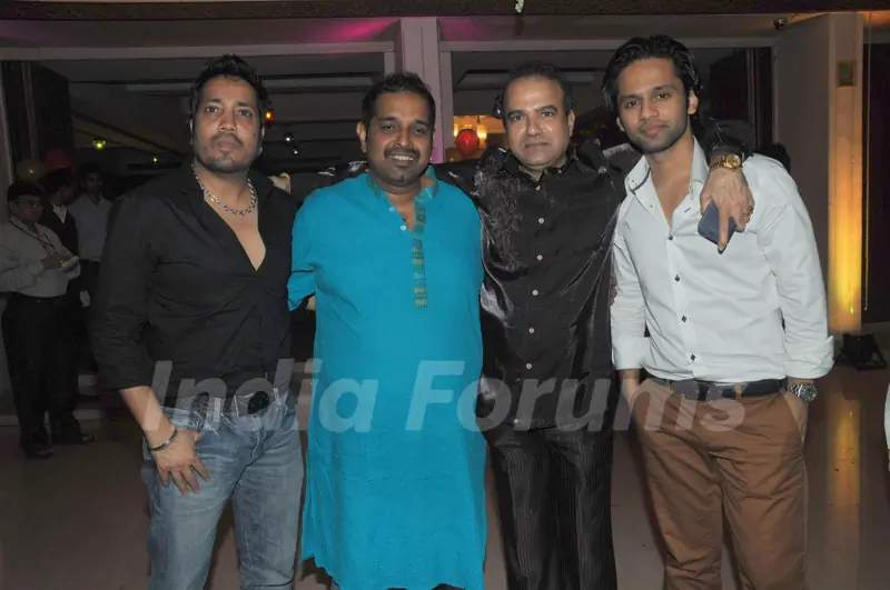 Mika Singh and Shankar Mahadevan at Suresh Wadkar's Birthday Bash