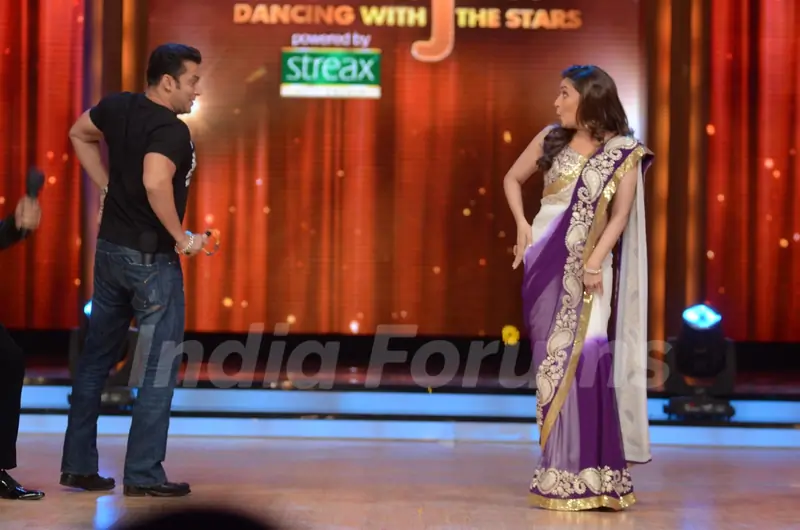 Salman Khan and Madhuri Dixit on the sets of Jhalak Dikhhla Jaa