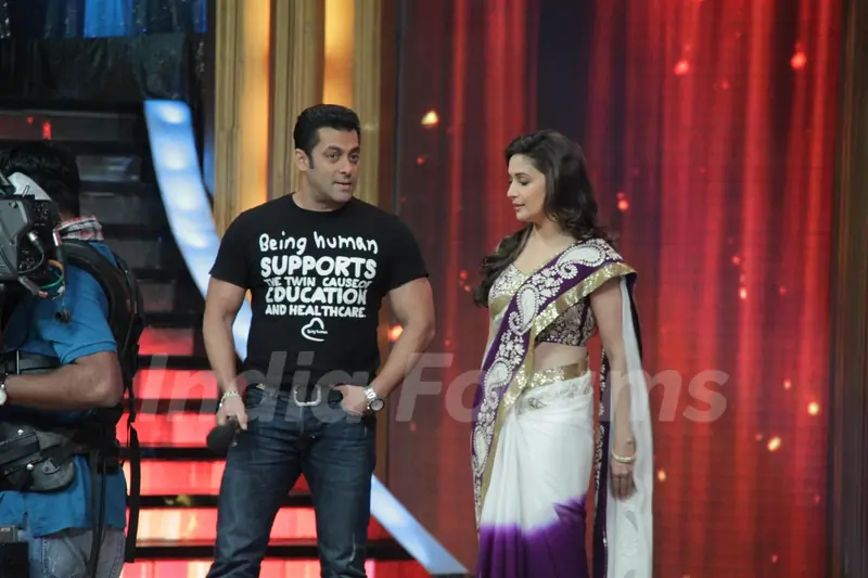 Salman Khan and Madhuri Dixit on the sets of Jhalak Dikhhla Jaa