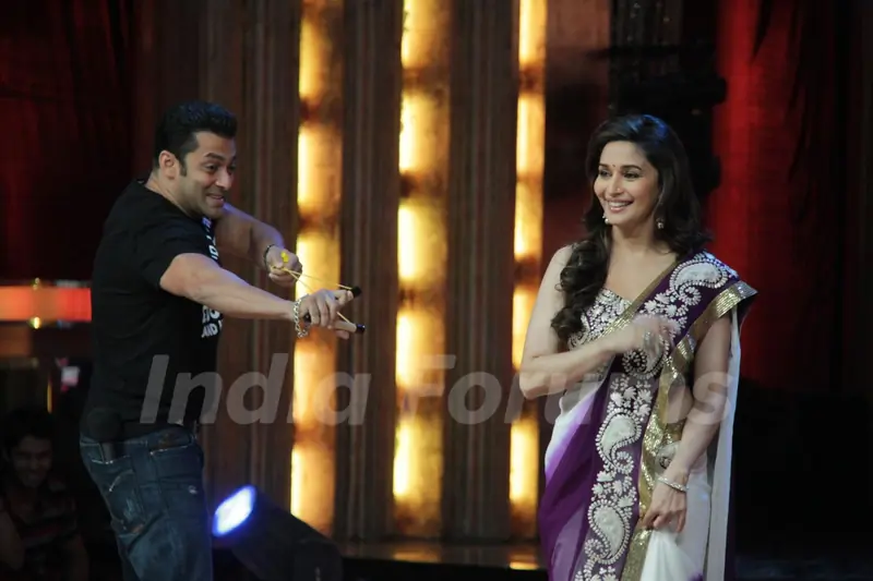 Salman Khan and Madhuri Dixit on the sets of Jhalak Dikhhla Jaa