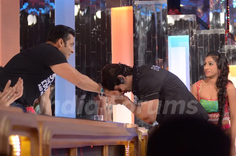 Karan Wahi and Salman Khan on the sets of Jhalak Dikhhla Jaa