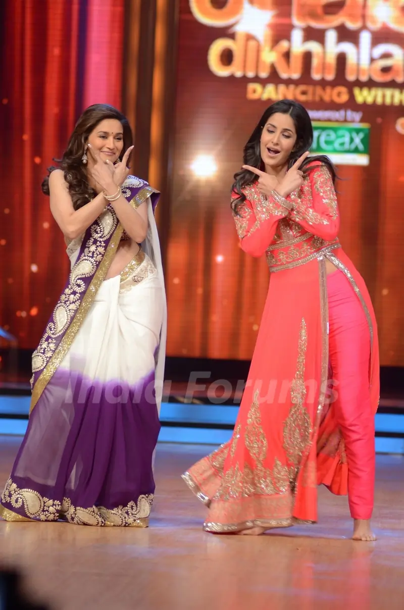 Madhuri Dixit and Katrina Kaif performing on 'chikni chameli' on the sets of Jhalak Dikhhla Jaa