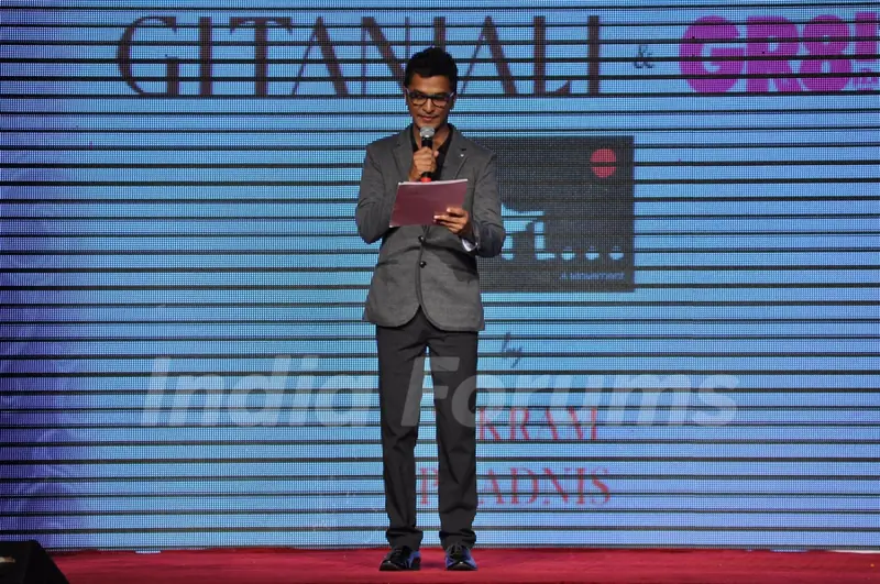 Bollywood Celebs on ramp at the Beti show by Vikram Phadnis at IIJW 2012