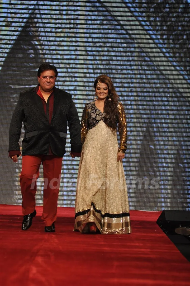 Sheeba on ramp at the Beti show by Vikram Phadnis at IIJW 2012