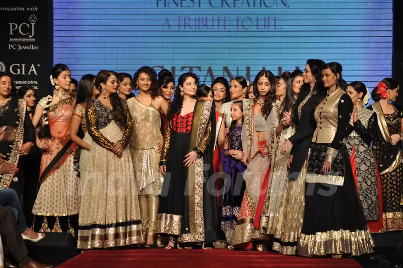 Bollywood and Television Celebs on ramp at the Beti show by Vikram Phadnis at IIJW 2012