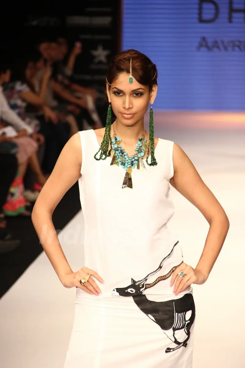 Aavriti Jain, Siddharth Daspan and Manish Khattar show at IIJW 2012