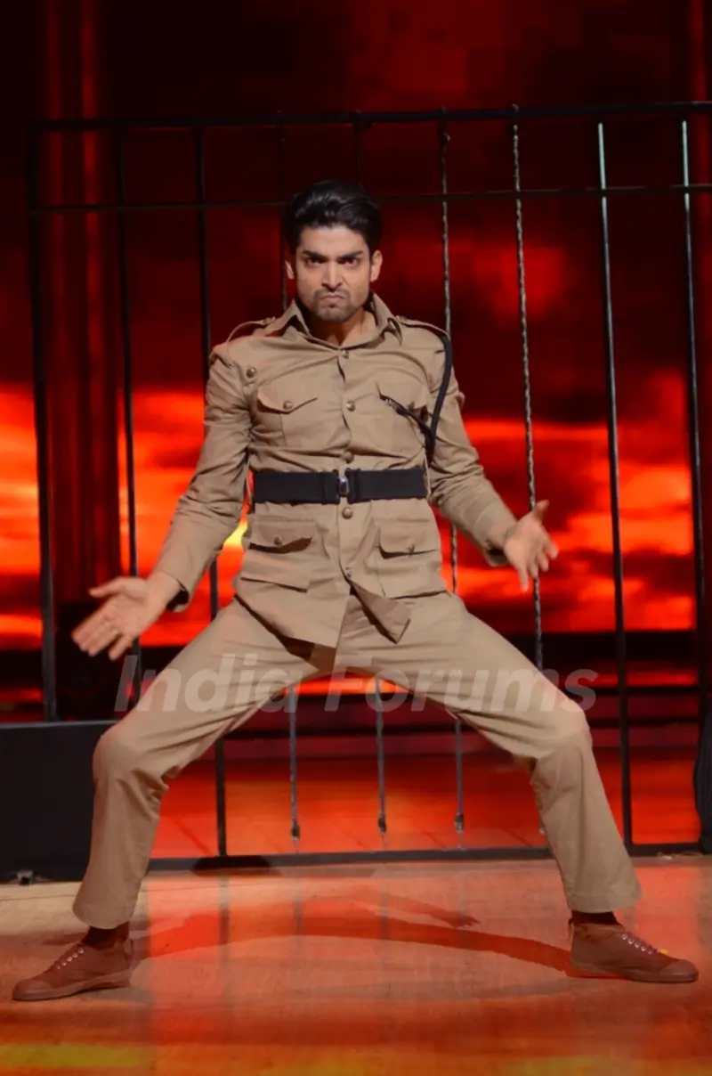 Gurmeet Choudhary performing Desh Bakti Act on Jhalak Dikhla Jaa
