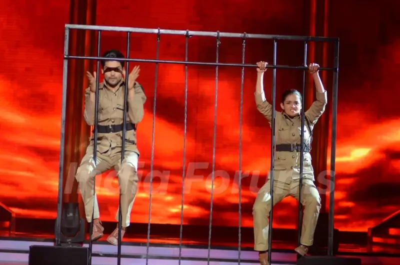 Gurmeet Choudhary and Shampa performing Desh Bakti Act on Jhalak Dikhla Jaa
