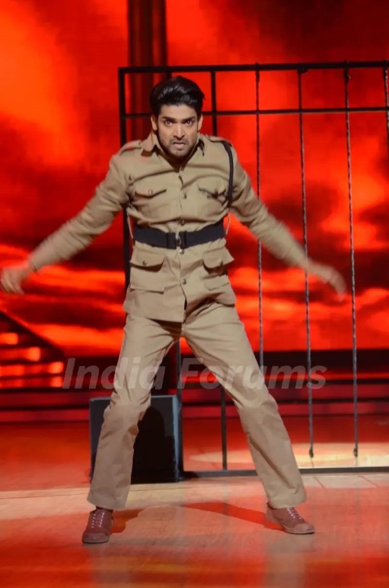 Gurmeet Choudhary performing Desh Bakti Act on Jhalak Dikhla Jaa