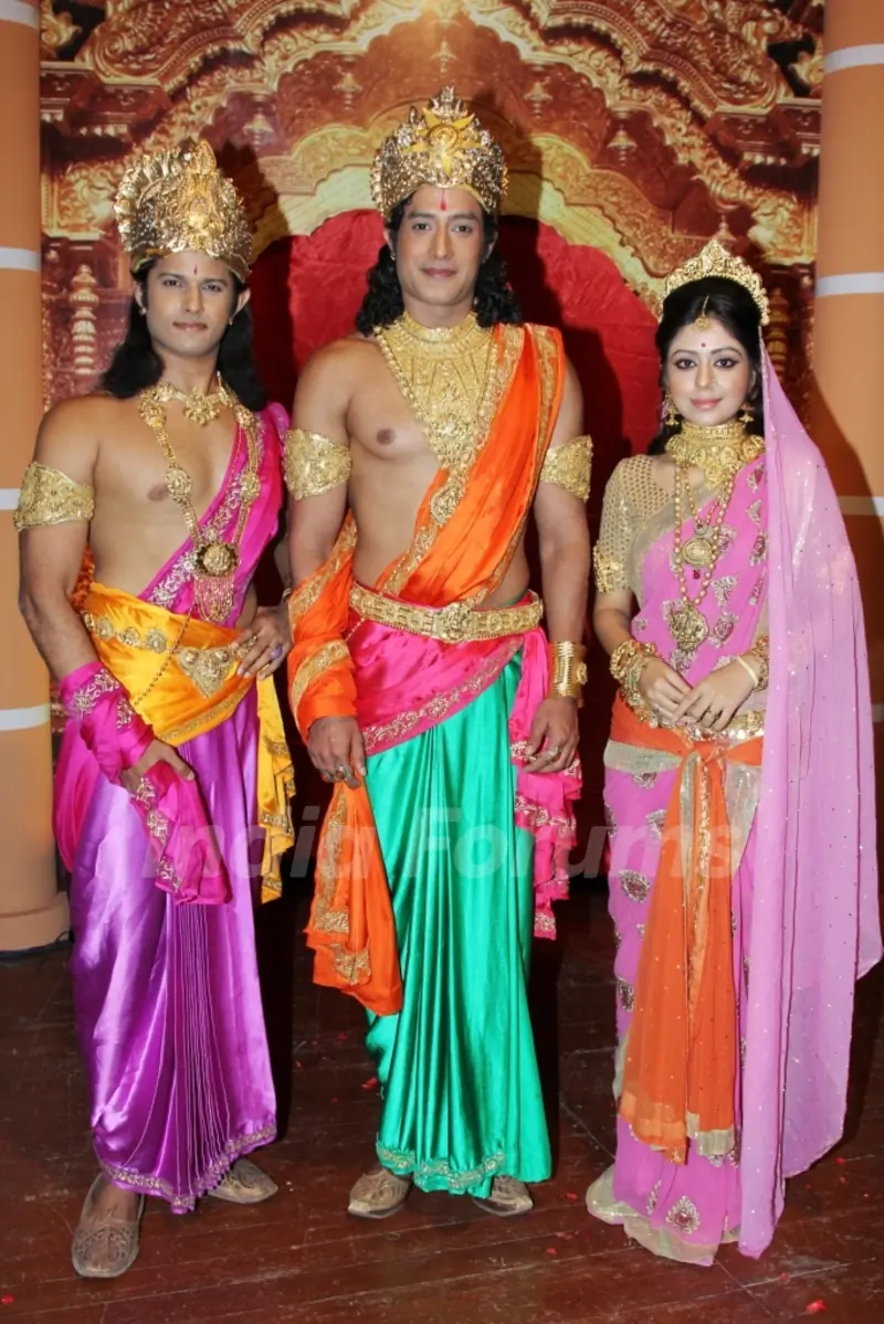 Neil Bhatt, Gagan Malik and Neha Sargam as Lakshman, Ram and Sita on Zee TV's Ramayan