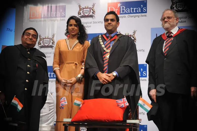 Sameera Reddy at Dr Batra's book launch