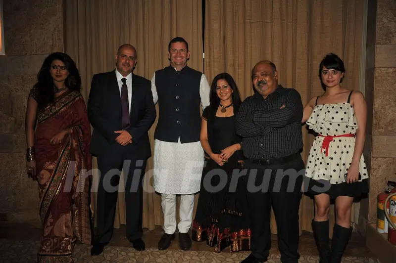 Supper theatre evening Two Tango TO Th3ee Jive