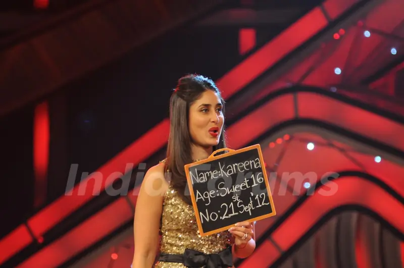 Kareena Kapoor promoting film Heroine on The Sets of Dance India Dance