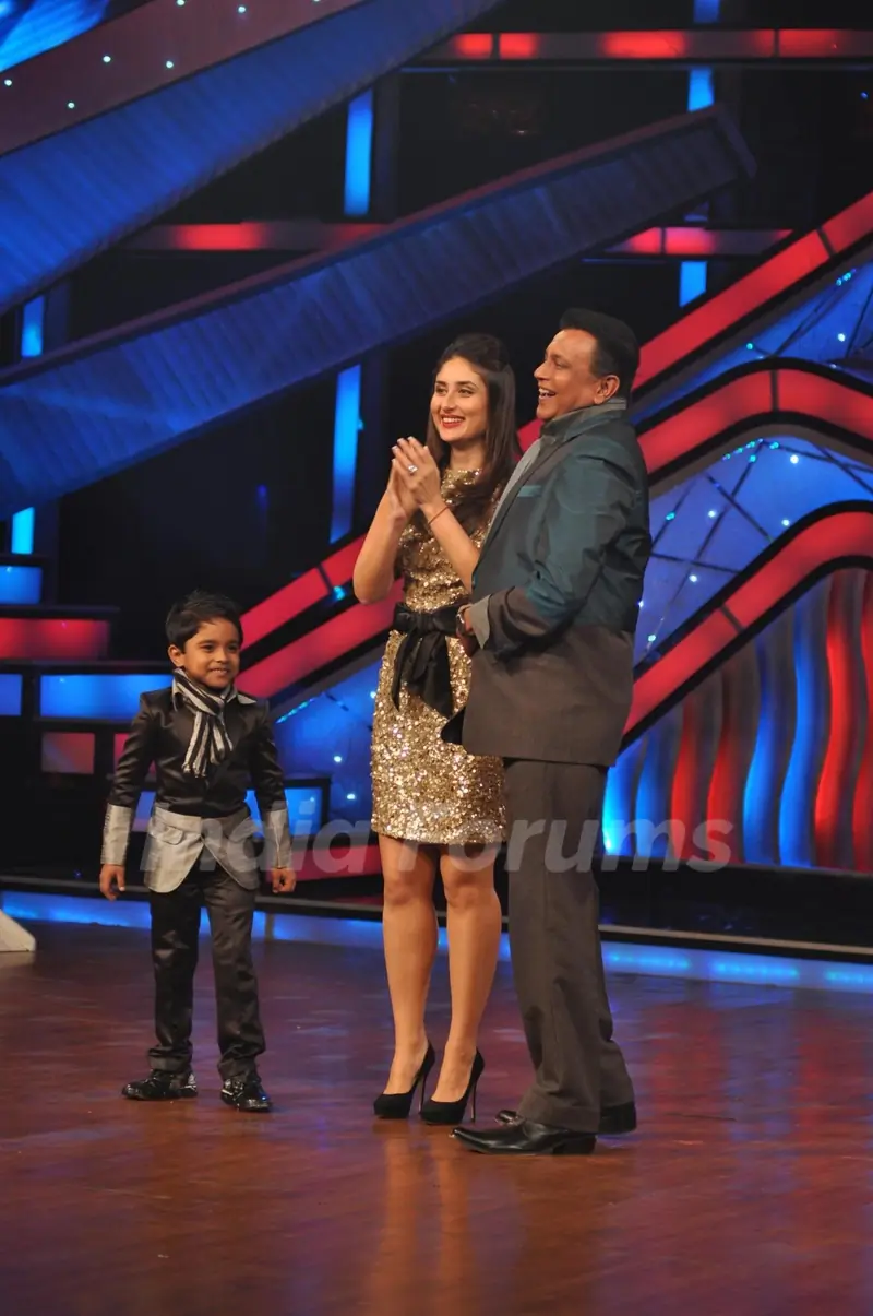 Kareena Kapoor and Mithun Chakraborty  promoting Heroine on The Sets of Dance India Dance