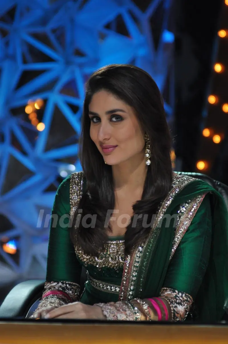 Kareena Kapoor at Film Promotion Heroine on Set of Jhalak Dikhhala Jaa