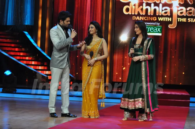 Manish Paul, Ragini Khanna and Kareena Kapoor at Film Promotion Heroine on Set Jhalak Dikhhala Jaa