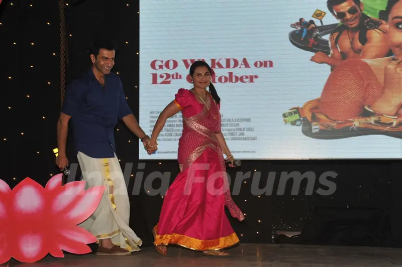 Prithviraj Sukumaran and Rani Mukerji at Film Aiyyaa song Dreamum Wakeupum