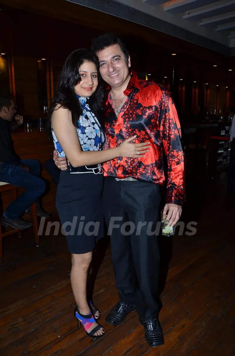 Avinash Wadhawan with wife at Munisha Khatwani Birthday Bash