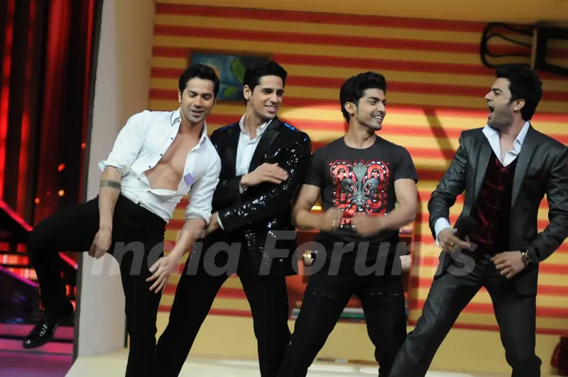 Siddharth Malhotra, Varun Dhawan, Gurmeet Chowdhary & Manish Paul on the sets of Jhalak Dikhhla Jaa