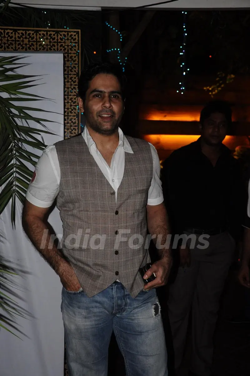 Aman Verma at 200 episodes completion of show Afsar Bitiya
