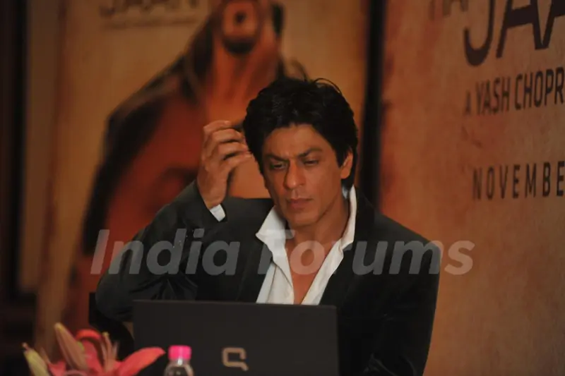 Shah Rukh Khan in video conferencing with Katrina Kaif launches song of film Jab Tak Hai Jaan
