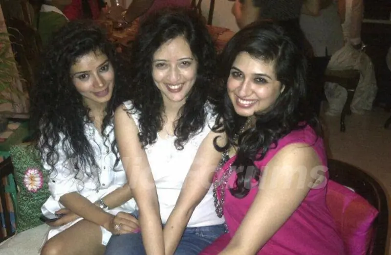 Sukirti, Vahbbiz and Priya
