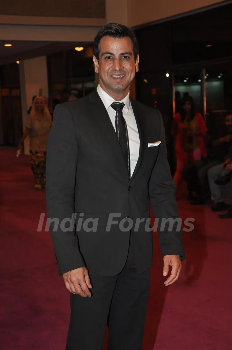 Ronit Roy at Opening ceremony of 14th Mumbai Film Festival