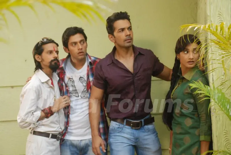 Rati Pandey ,Sumit Vats , Abhinav & Aakash Pandey on Hitler didi set