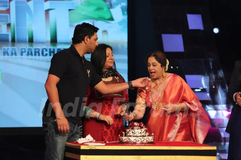 Yuvraj Singh on the sets of 'India's Got Talent'