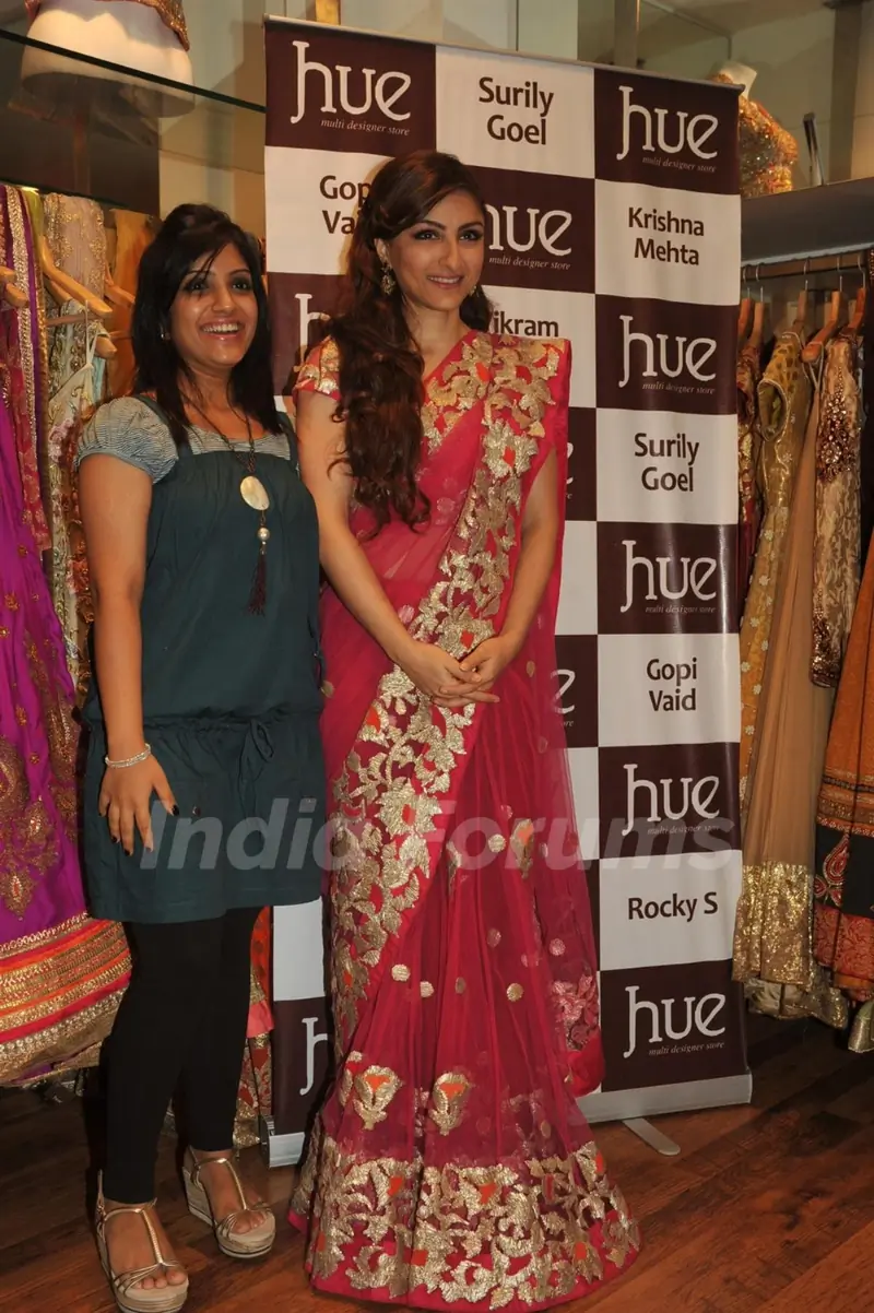 Soha Ali Khan with Mahima Bansal (proprietor of HUE) at the launch of HUE fashion’s new collection at Inox in Nariman Point, Mumbai
