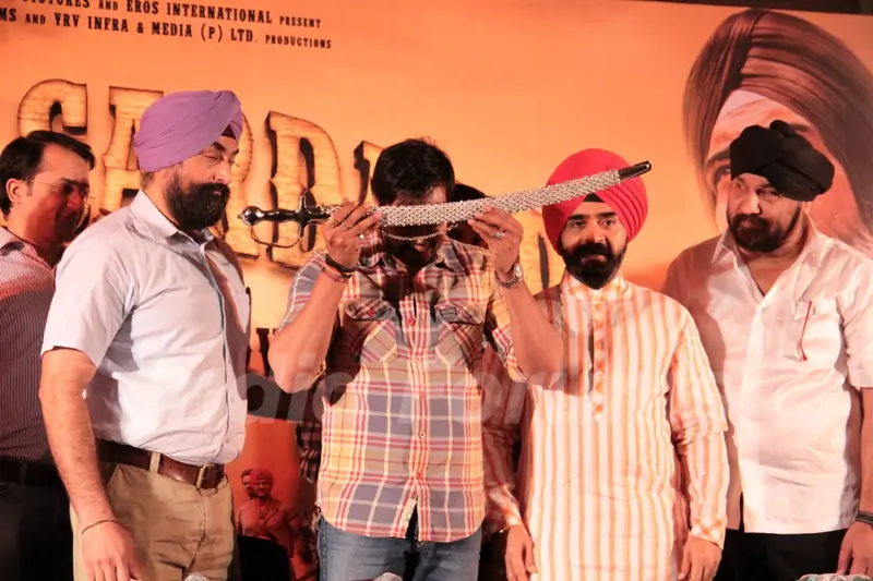 Bollywood actor Ajay Devgan with Congress leader Charan Singh Sapra and other members of Punjabi Cultural Heritage Board (PCHB) at Son Of Sardaar press meet to resolve issues with Sikh Community leaders at Hotel Novotel in Juhu, Mumbai.