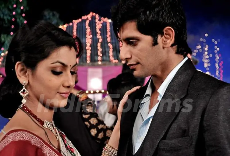 Karanvir Bohra as Viraj Dobriyal & Sriti Jha as Jhanvi Dobriyal