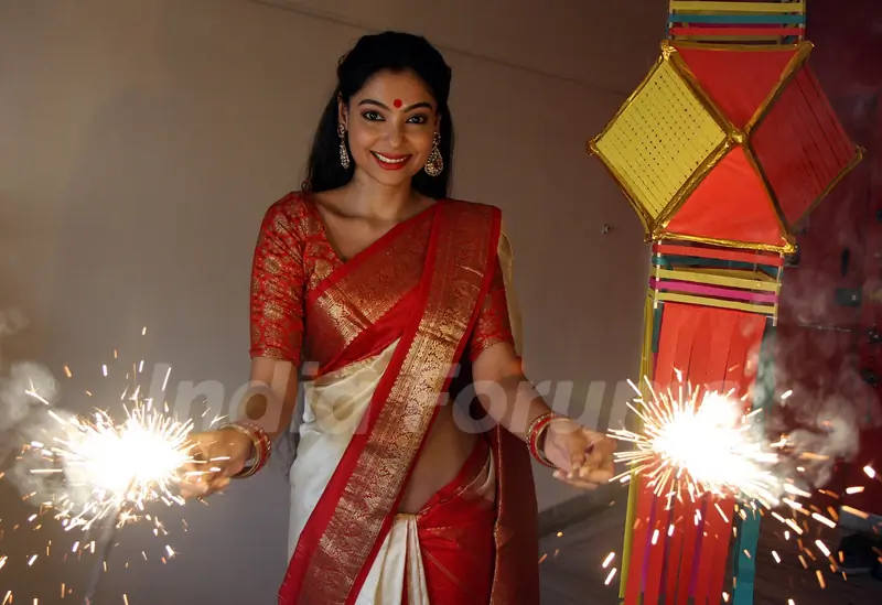 Anangsha Biswas special photo shoot of Diwali celebrations with fire crackers in Mumbai