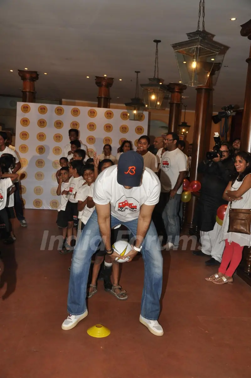 Abhishek, Aishwarya Bachchan At Magic Bus Event