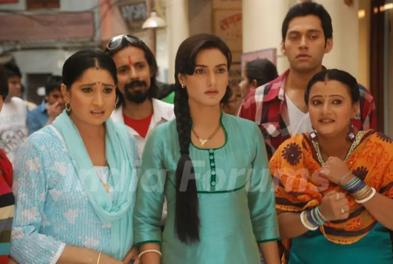 Sumit and Rati with cast