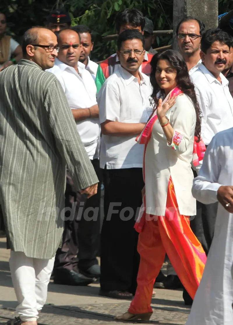 Juhi Chawla visit 'Matoshree' to see ailing Bal Saheb Thackeray