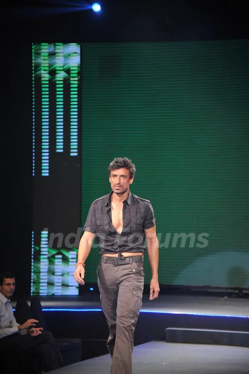 Rahul Dev at 'Live Fashionably' Fashion Show