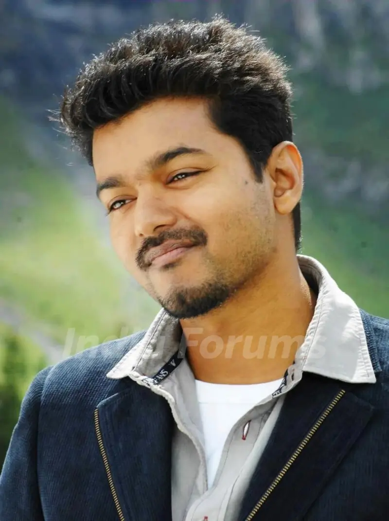 vijay in thuppaki