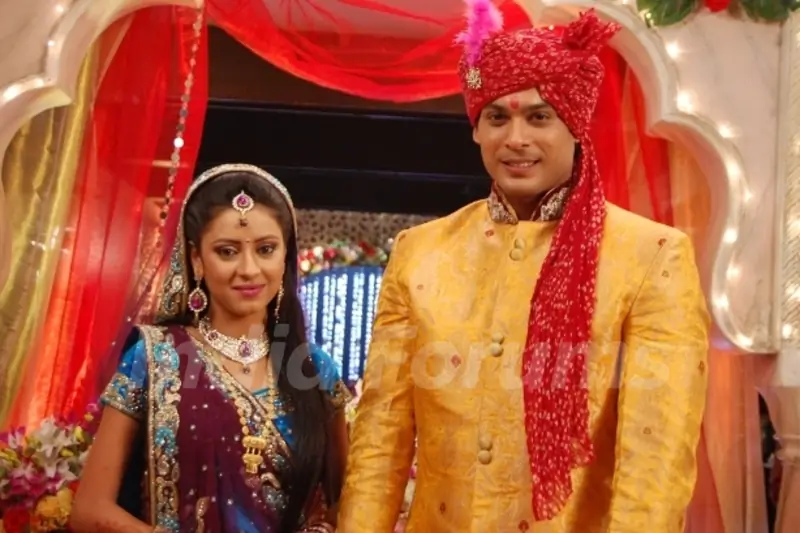 Pratyusha Banerjee as Anandi and Siddharth Shukla as Shiv in Balika Vadhu