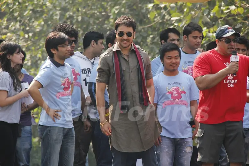 Imran Khan flags off the India’s first RedBull Soapbox Race 2012 in Mumbai