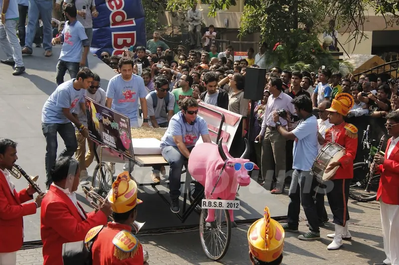 Imran Khan flags off the India’s first RedBull Soapbox Race 2012 in Mumbai