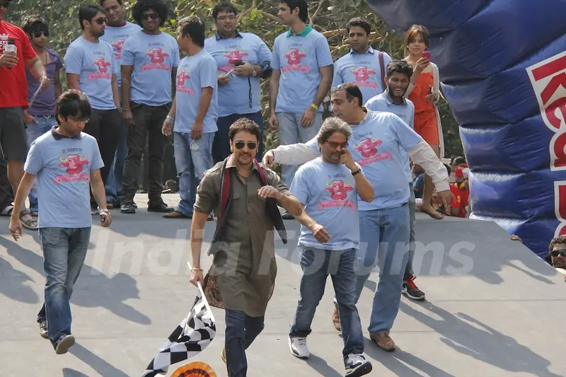 Imran Khan flags off the India’s first RedBull Soapbox Race 2012 in Mumbai